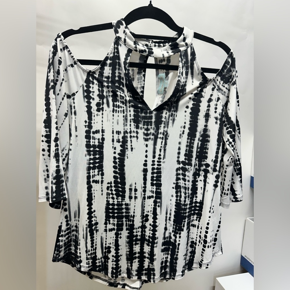 Veronica M cold shoulder, Monochrome Patterned Blouse - Picture 2 of 9